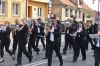 Orkiestra gra podczas pochodu